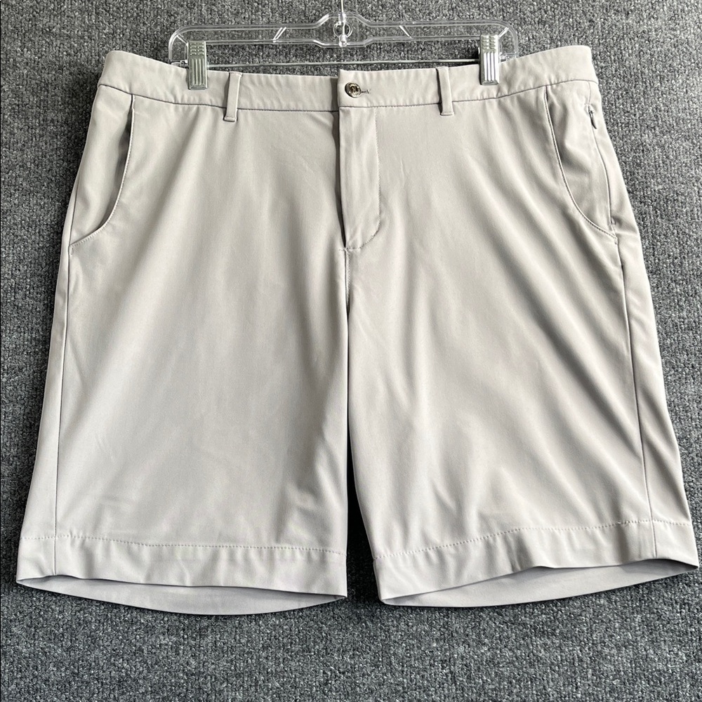 johhnie-O Men's Cross Country 9 inch Performance Stretch Shorts - Light Gray